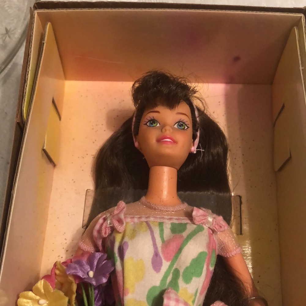 Avon exclusive special edition Spring Petals Barbie-Second in Series - Picture 4 of 5